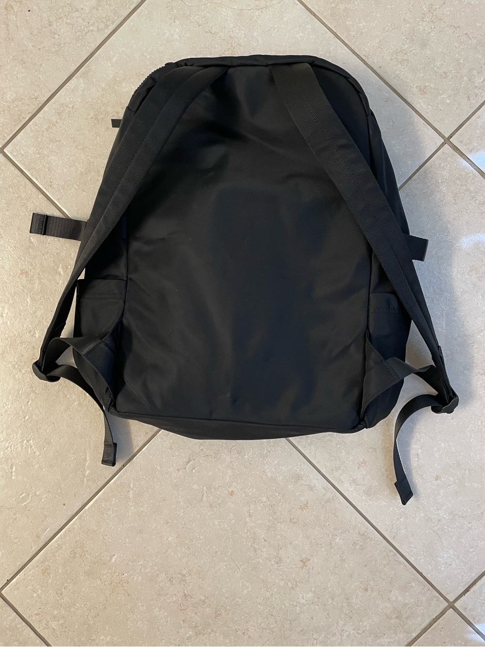 lululemon Men’s Black New Crew Backpack - Picture 4 of 6